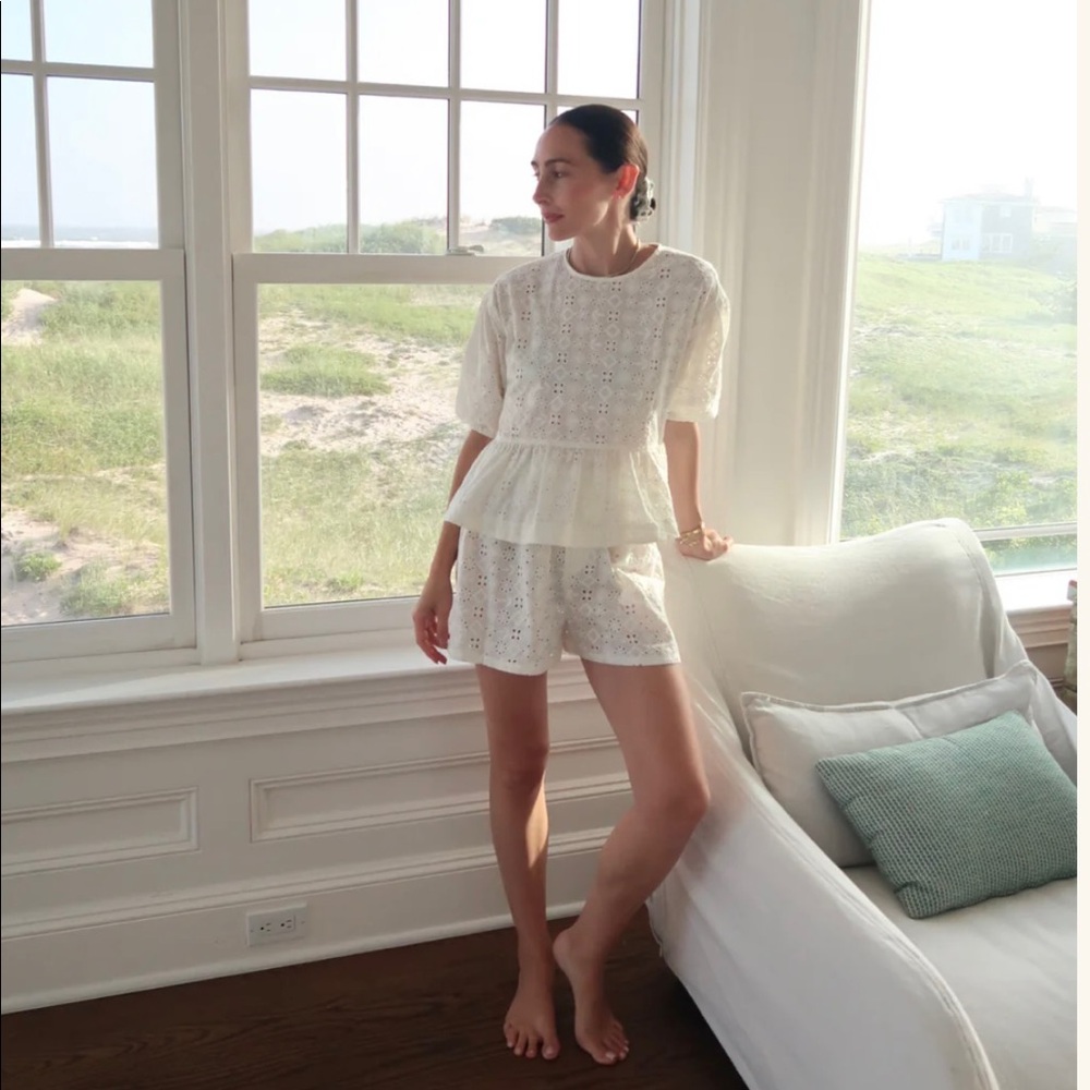 La Maregold Eyelet summer short sleeve flowy top